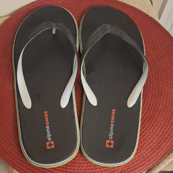 Alpine Swiss Black and White Flip Flops 10.5 -11 - Picture 1 of 3